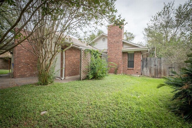 Building Photo - 16025 Stoneham Cir