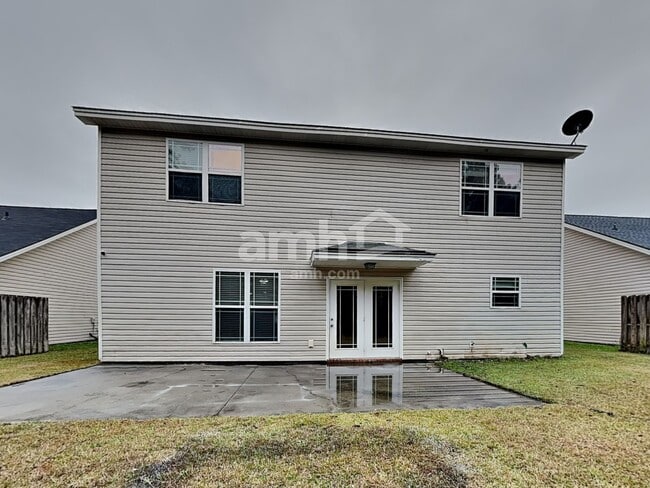 Building Photo - 137 Lake House Rd