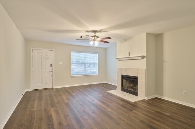 Building Photo - 3501 Buckingham Ln
