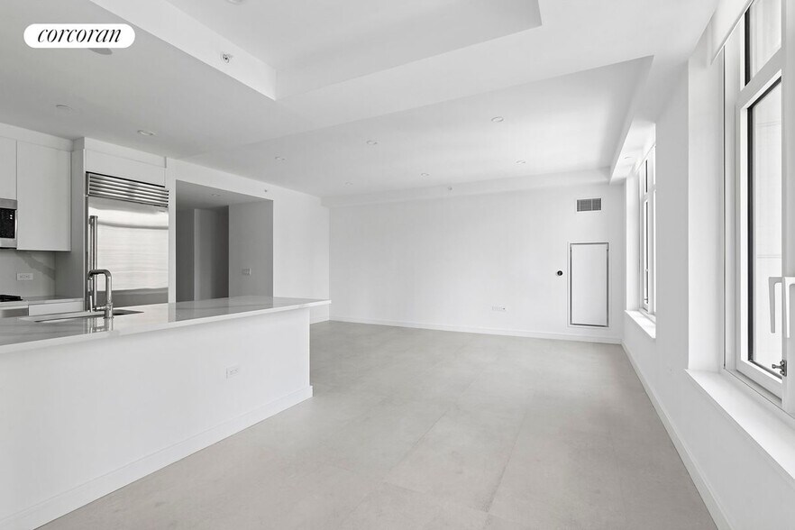 Building Photo - 300 E 83rd St