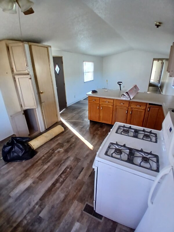 Building Photo - 905 W 37th Ave