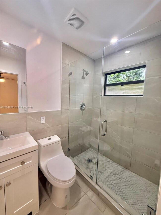 Building Photo - 3400 SW 17th St