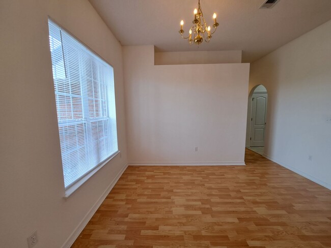 Building Photo - Recently renovated 4BR/3BA close to NAS an...