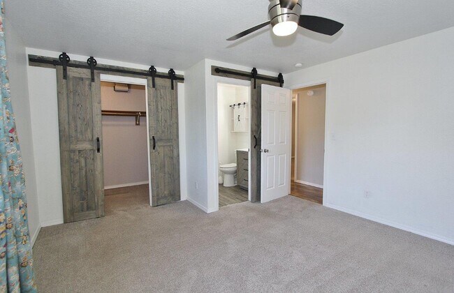 Building Photo - 3816 N Shamrock Ave