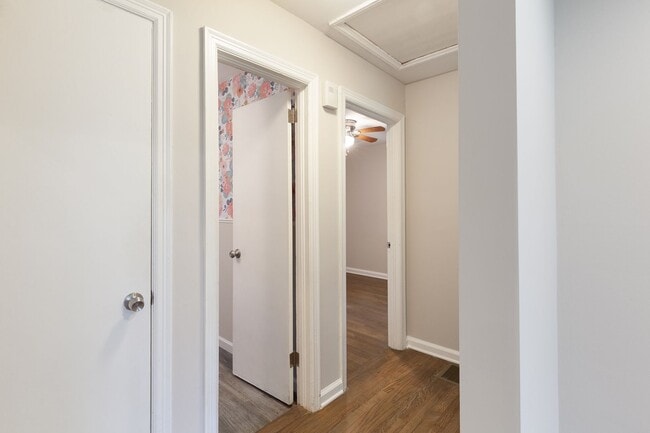 Building Photo - Renovated 3/2 w/ Fenced In Backyard and Courtyard!