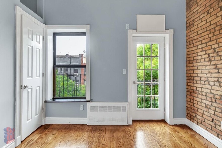 Primary Photo - 521 E 5th St