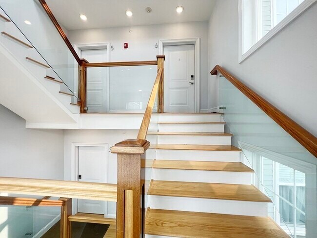 Building Photo - 214-216 E Eagle St