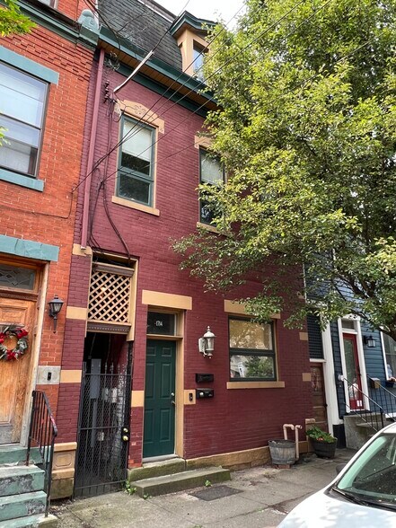 Building Photo - 1714 Sarah St