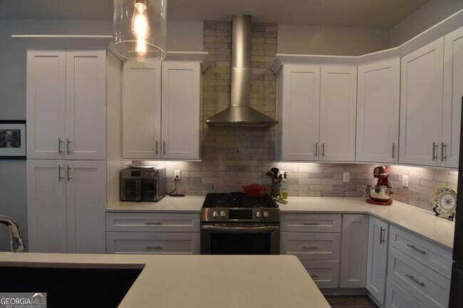 Building Photo - 137 Pearl St