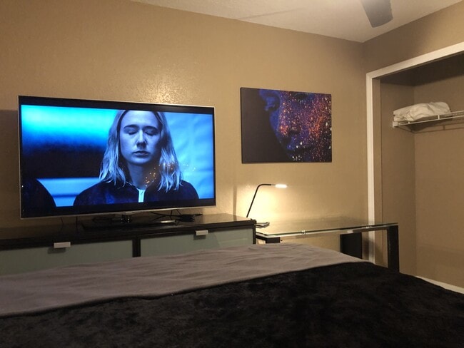 Building Photo - 1165 Bryn Mawr Dr