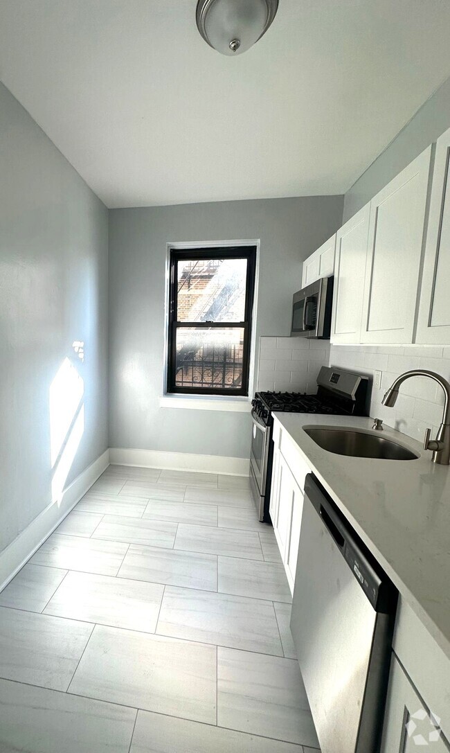 Building Photo - Main Street Commons - Beautifully Renovate...