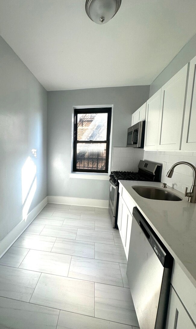 Building Photo - Main Street Commons