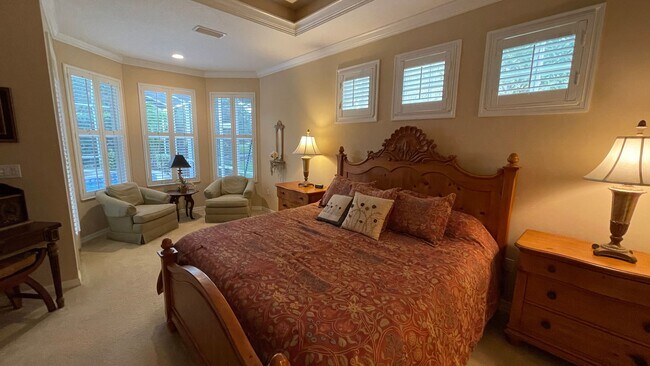 Building Photo - Furnished Annual Rental