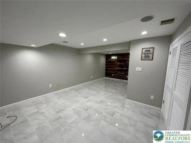 Building Photo - 112 Knollwood Dr