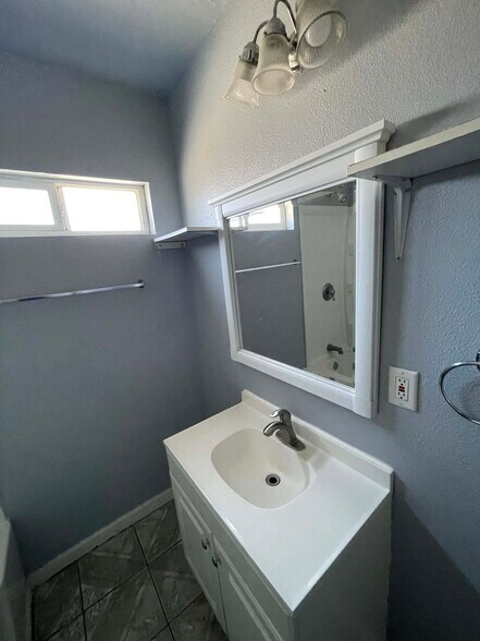 Building Photo - 1808 Franklin Ave