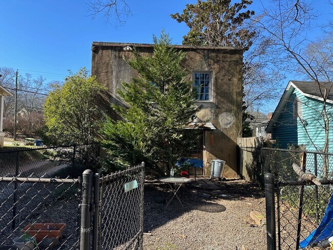 Building Photo - 340 Barber St