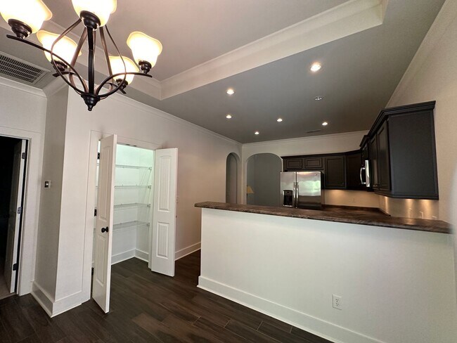 Building Photo - 358 Kingston Cir