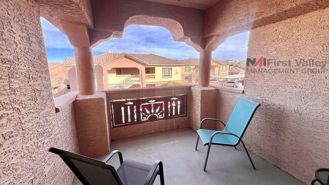 Building Photo - 2 Bedrooms, 2 Baths and a Single Car Garage