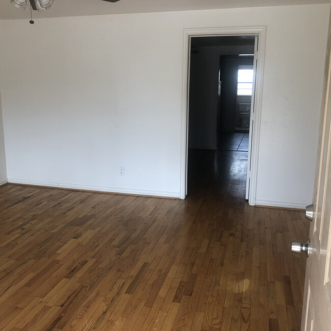 Building Photo - 115 Aurora St