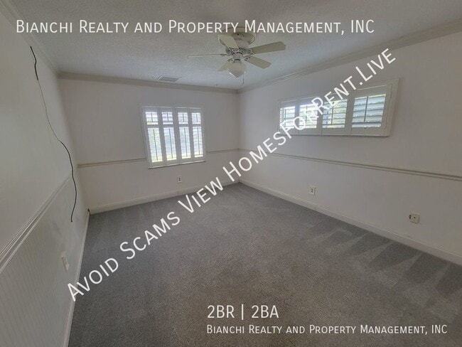 Building Photo - 1657 S Lake Ave