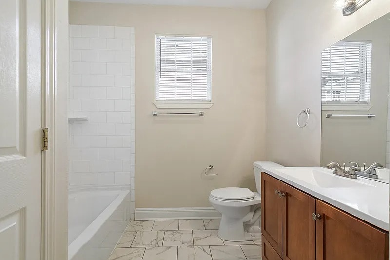 Building Photo - 2408 Oak Aly