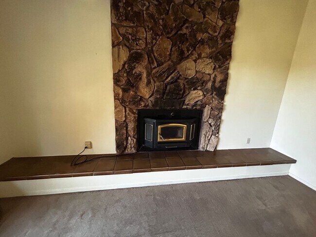 Building Photo - Lake of the Pines 3/2