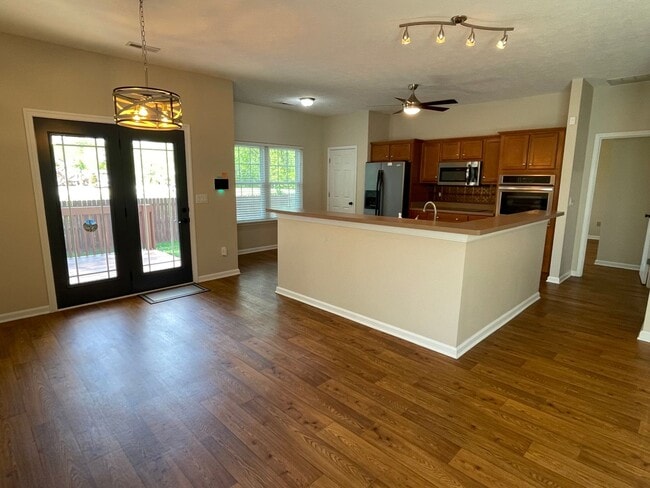 Building Photo - Meticulously Maintained Ranch