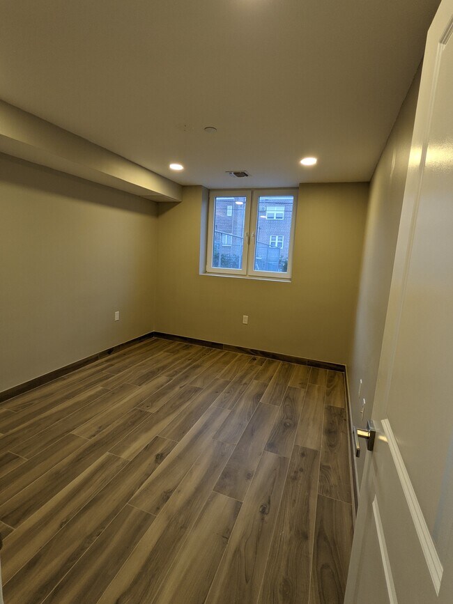 Building Photo - 8925 75th Ave