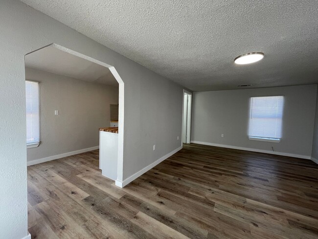 Building Photo - Built-Strong Big?Spring Residence – Durability Meets All-Season Comfort