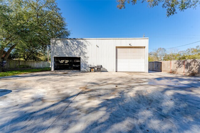 Building Photo - 11407 Iberia Dr