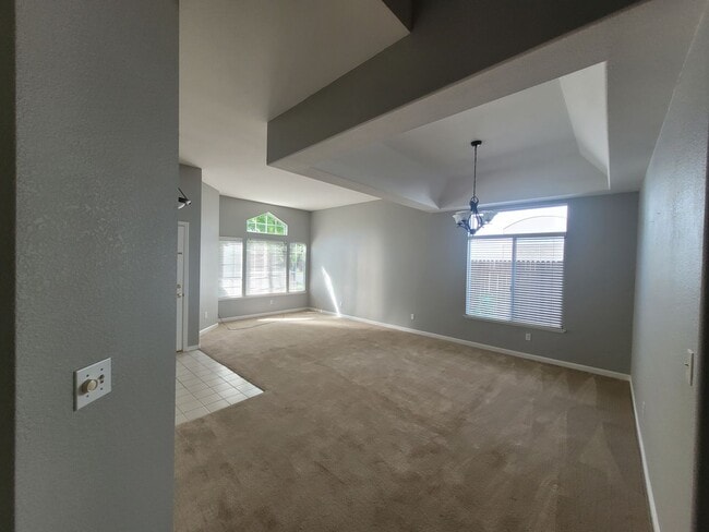 Building Photo - Woodcreek Oaks area home on quiet street