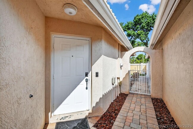 Building Photo - 3387 Commodore Ct
