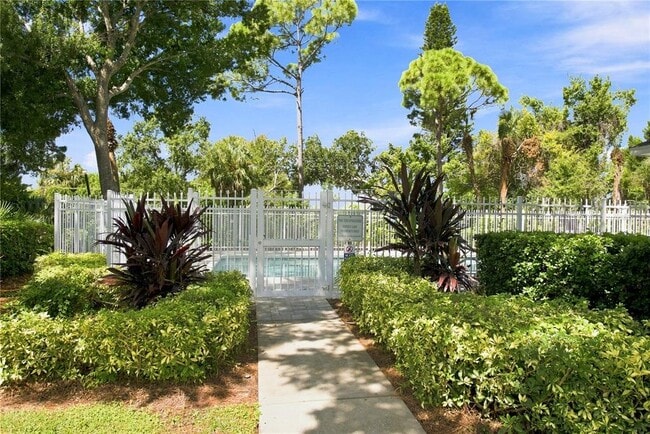 Building Photo - 13710 Forest Lake Dr