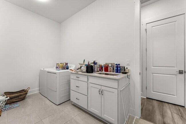 Building Photo - 119 Anastasia Cir