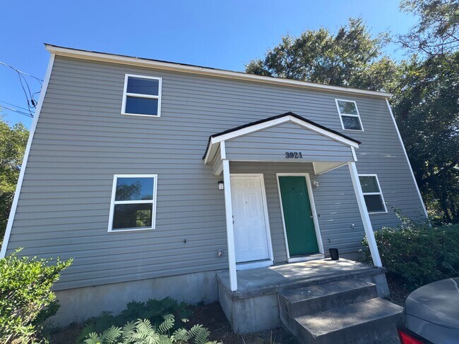 Primary Photo - 3921 Grand Ave