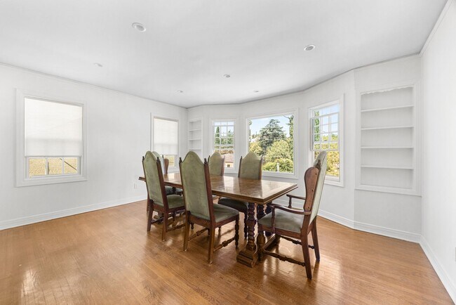 Building Photo - Stunning, remodeled rental in Historic Fra...