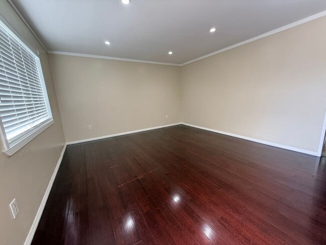 Building Photo - Spacious 3BR Home with Central AC & Private Yard in Baldwin Park