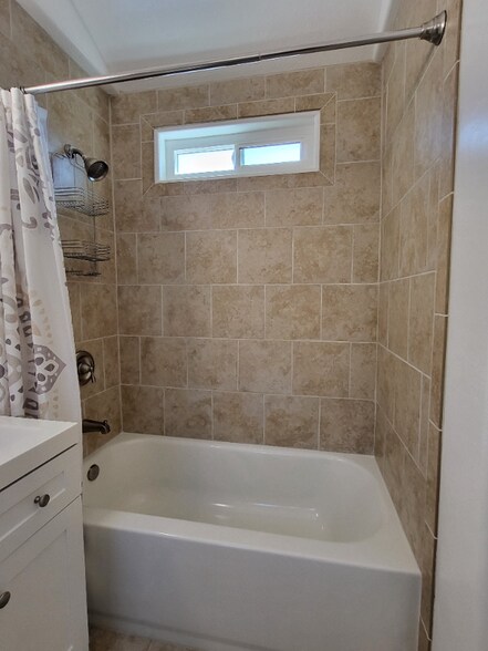 Building Photo - 9177 Creekford Dr
