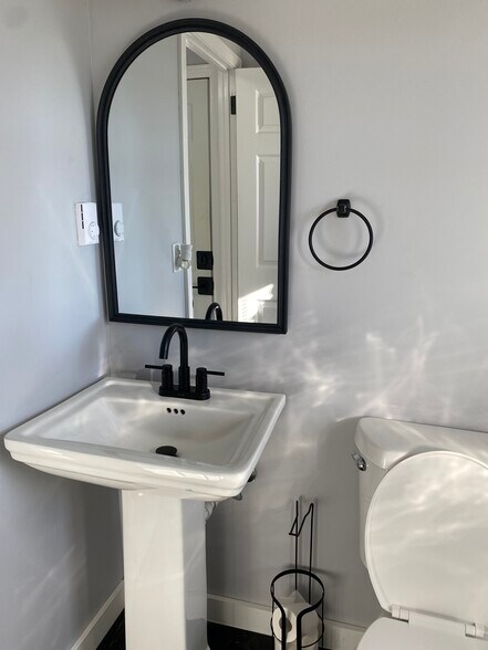 Building Photo - 60 Ashcraft Rd