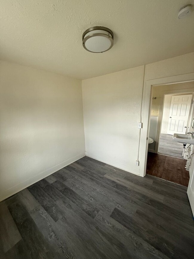 Building Photo - 3 Bedroom 1 Bath House