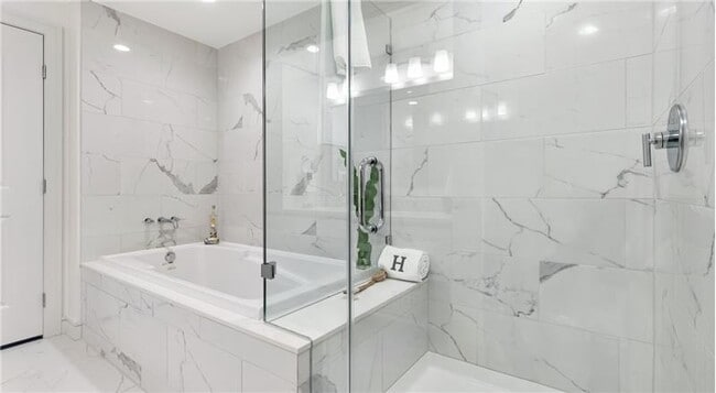 Building Photo - 301 W 5th St