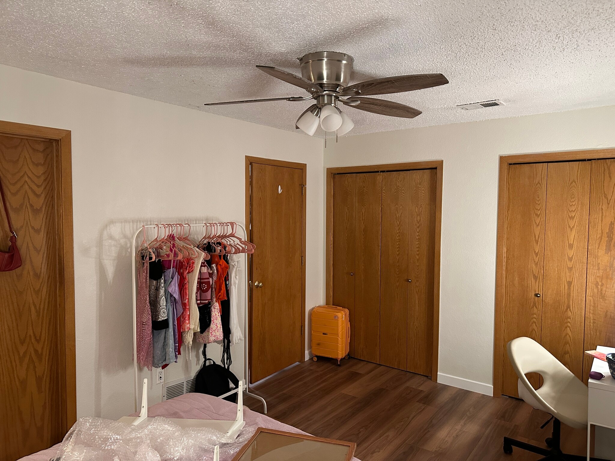 Room 4 - 2835 Springdale Ln