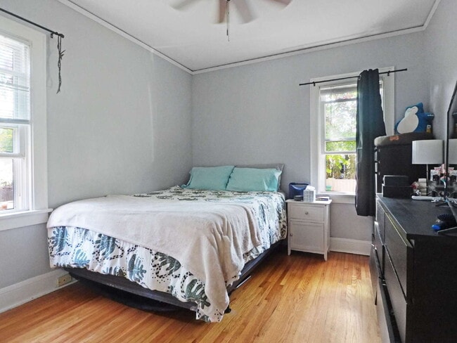 Building Photo - 1-Bedroom Side by Side Duplex in South Min...