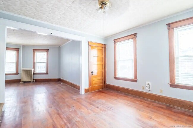 Building Photo - 62 Montauk Ave