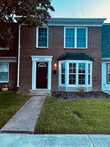 Primary Photo - 1305 White Birch Ln