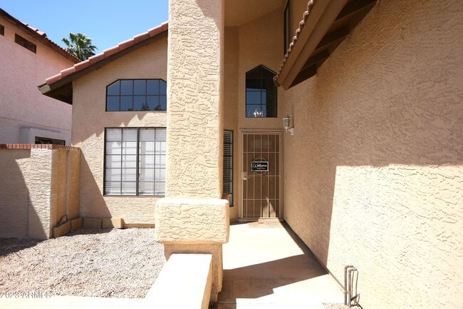 Building Photo - 924 E Manor Dr