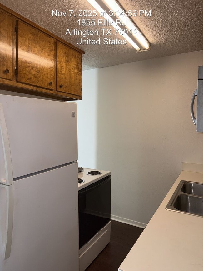 Building Photo - 1855 Ellis Rd