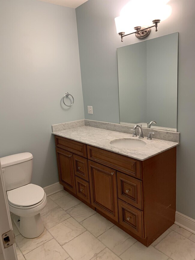 Building Photo - 800 St Charles Ave