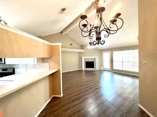 Building Photo - 4007 Lotus Dr