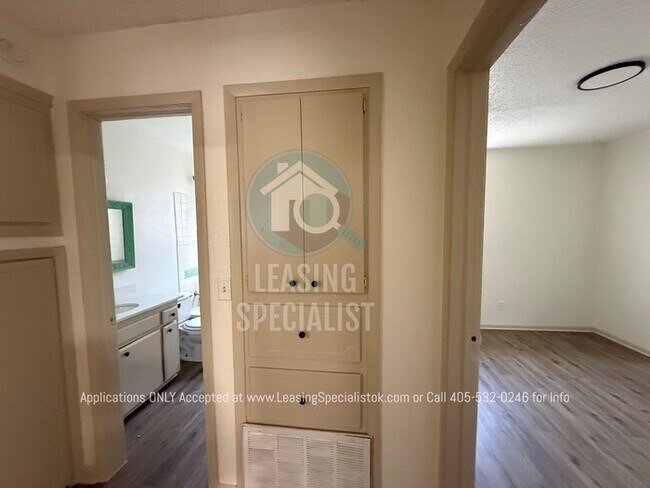 Building Photo - Charming South East OKC Home AVAILABLE FOR IMMEDIATE MOVE IN!
